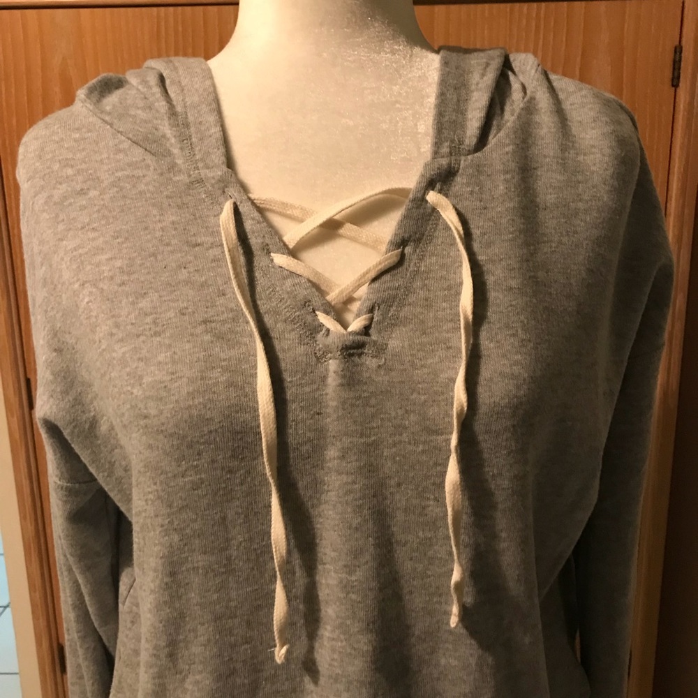 The lounge Life - NWT Jr Cropped Lace-Up Hoodie - Picture 3 of 6